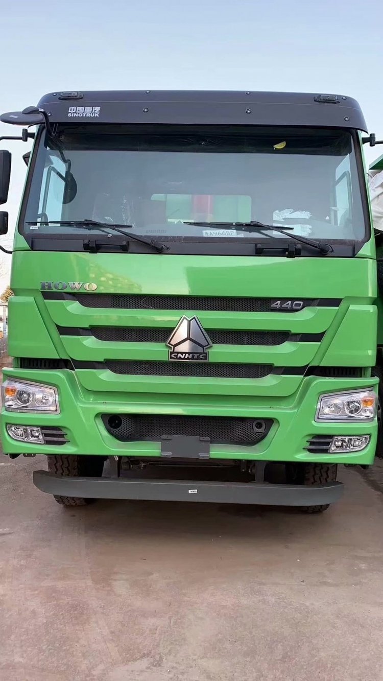 HOWO V7 heavy truck 400 horsepower 6X4 5.8m dump truck