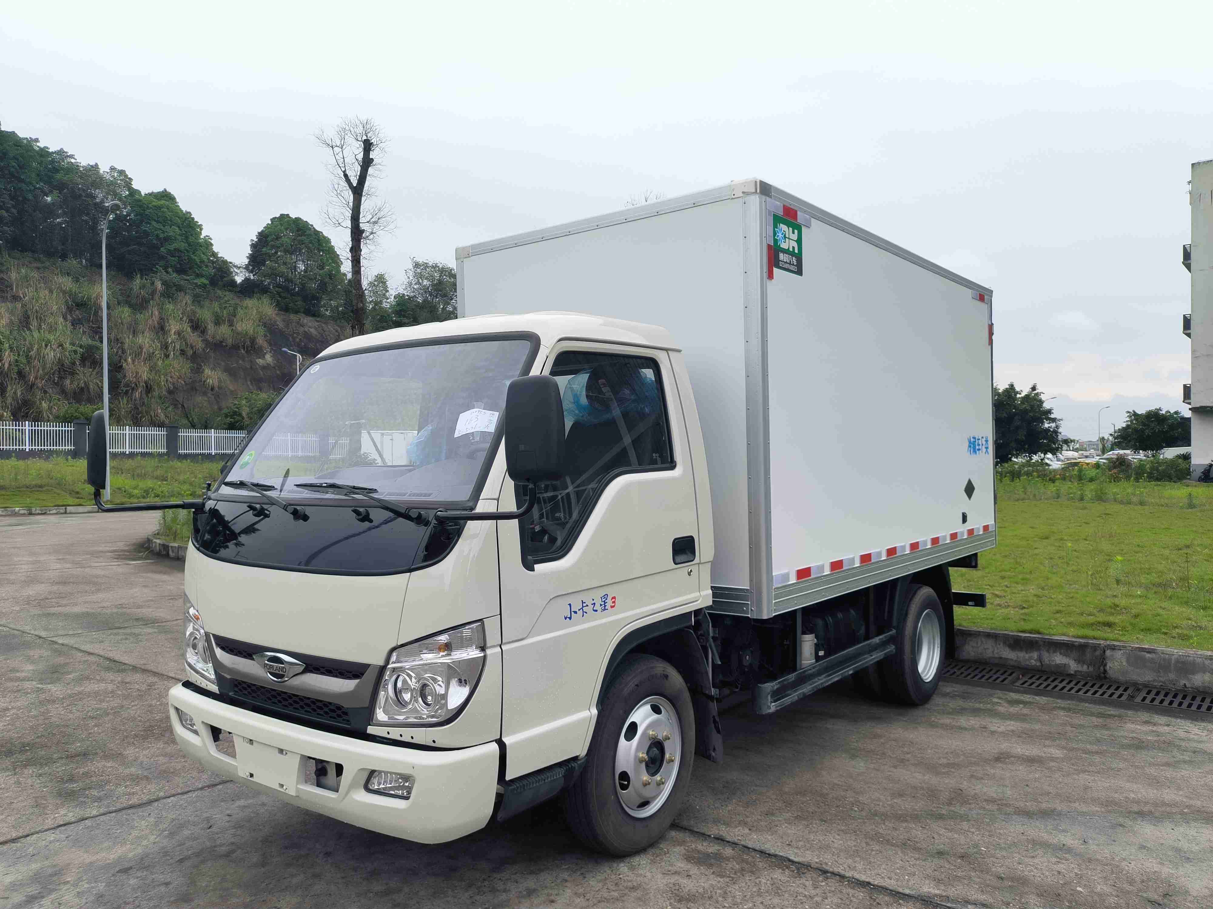 Zhongyidi brand DKV5040XLCBJ6AF complete vehicle