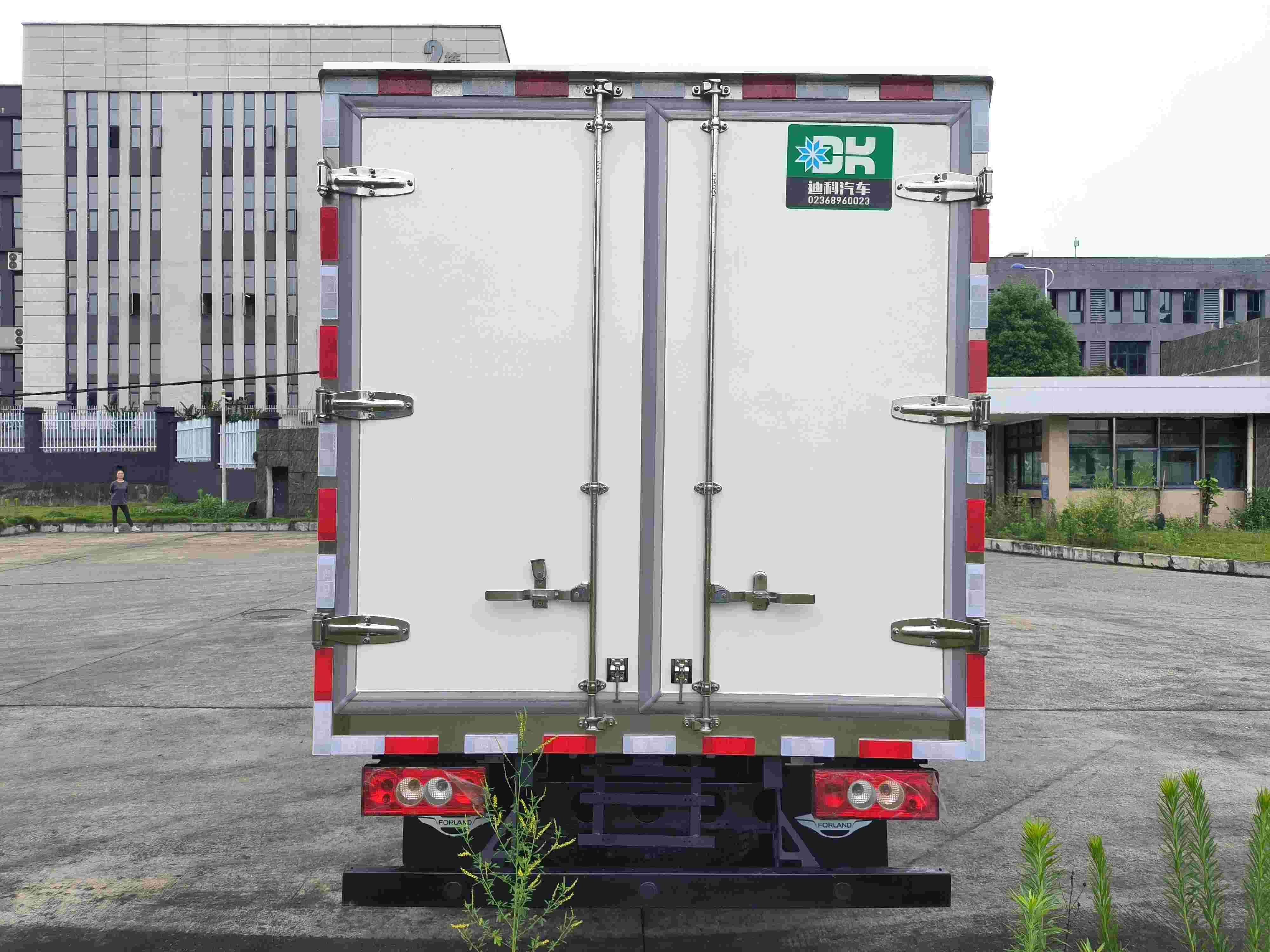 Zhongyidi brand DKV5040XLCBJ6AF complete vehicle