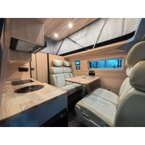 A small RV that can be used for both traveling and commuting——Yitongda Used cars Dealer