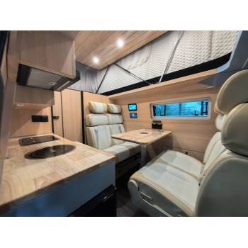A small RV that can be used for both traveling and commuting——Yitongda Used cars Dealer
