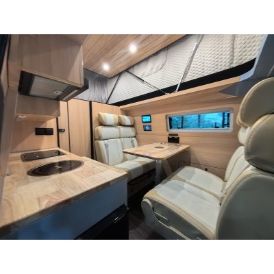 A small RV that can be used for both traveling and commuting——Yitongda Used cars Dealer