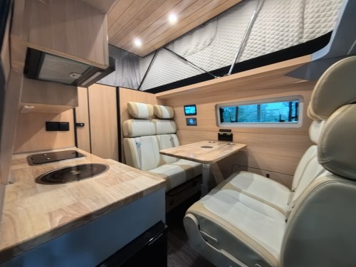 A motorhome that can be used for both traveling and daily commuting - Cobra Travel Edition