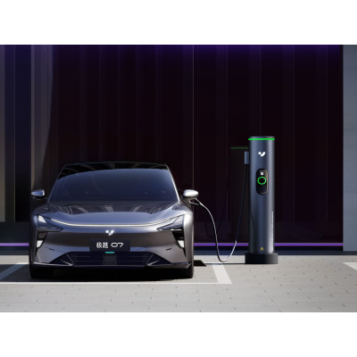 New Model Jiyue 07 Electric Sedan AI Smart Car Robot Yitongda Auto Export