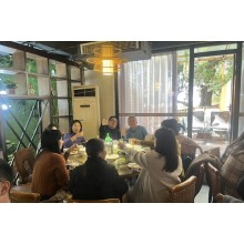 Yitongda shares lunch with every colleague