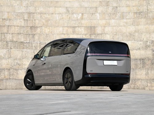 Ideal MEGA Electric Vehicle 2025 Model Yitongda China Professional Used Car Exporter