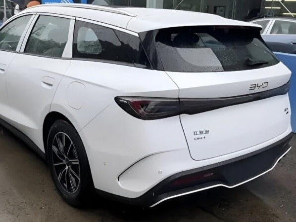 BYD Seal 06 DM-i wagon arrives at Chinese dealers ahead of schedule