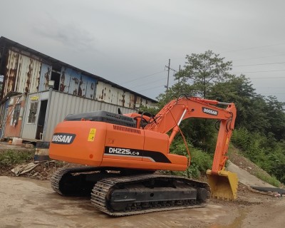 Doosan excavator DH225LC-9 China second-hand excavator export