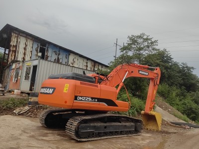Doosan excavator DH225LC-9 China second-hand excavator export