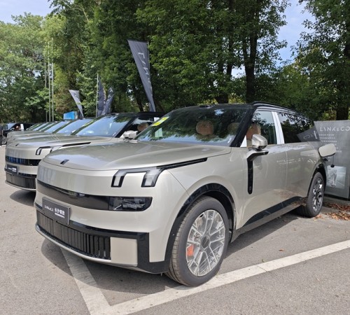 Company Sells 12 Lynk & Co 900