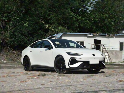 Changan UNI-V 2025 1.5T - High-value used car for sale.