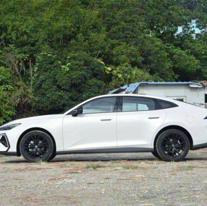 Changan UNI-V 2025 1.5T - High-value used car for sale.