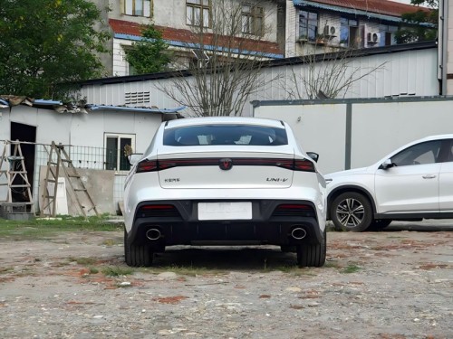 Changan UNI-V 2025 1.5T - High-value used car for sale.