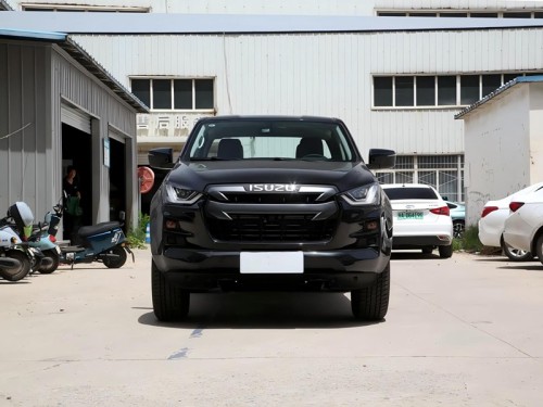 Used Isuzu Taku 2023 2.5T manual 4WD pickup truck for sale.