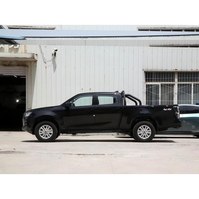 Used Isuzu Taku 2023 2.5T manual 4WD pickup truck for sale.