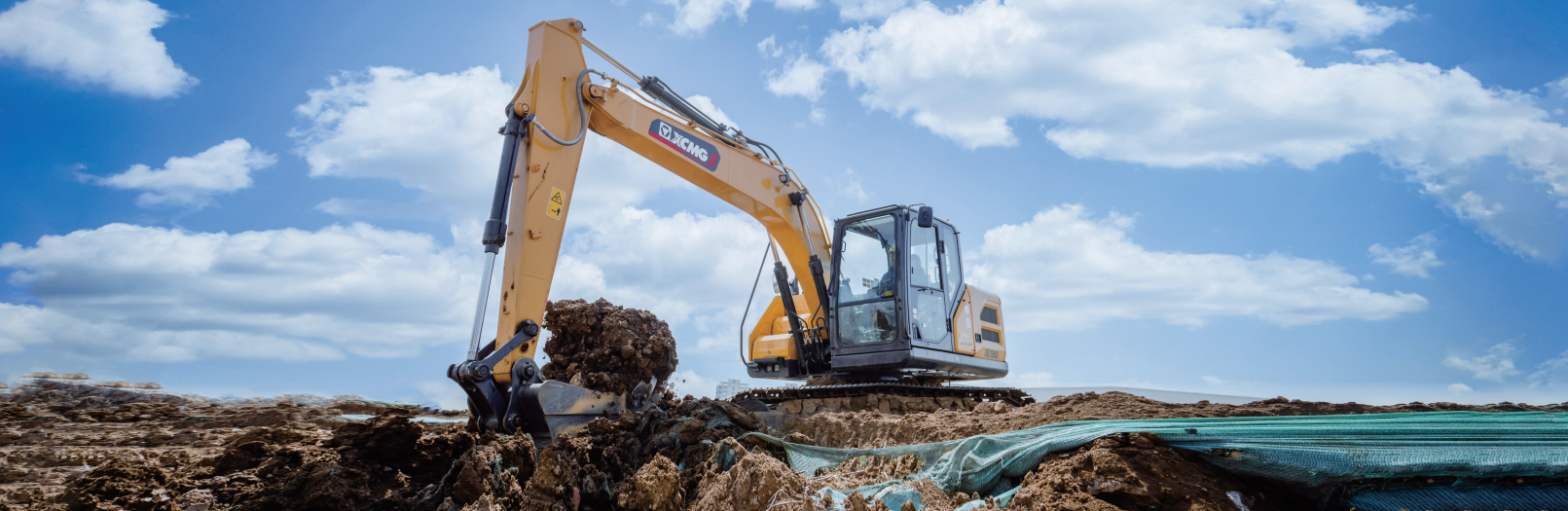 XCMG XE135G excavator 01