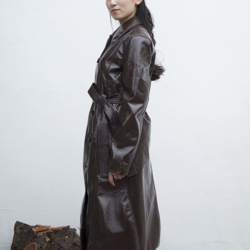 Cappotto lungo in pelle vegana da donna alla moda | Produttore di cappotti in pelle vegana dal design personalizzato