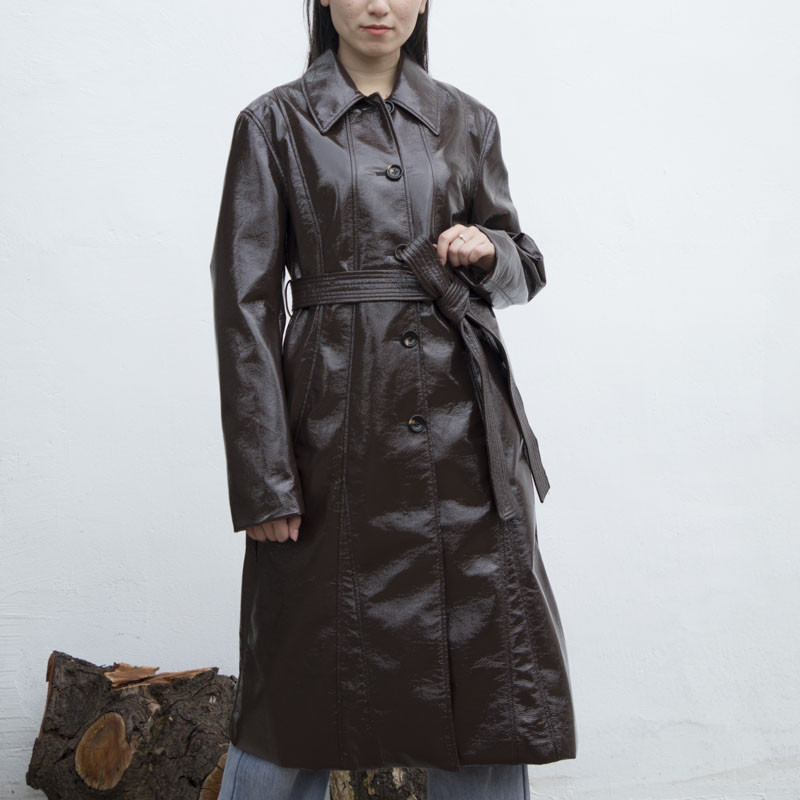 lungo trench in pelle nera