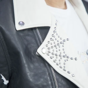 Chaqueta biker de piel sintética personalizada | Aplicación de impresión | Chaqueta de motorista de diseño de moda