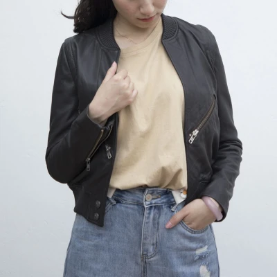 Heiße verkaufende kurze Damen-Schwarz-Leder-Bikerjacke | Hersteller von Mode-Design-Leder-Bikerjacken