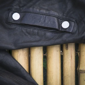 Fashional Short Damen Bikerjacke aus schwarzem Leder| Hersteller von Design-Lederjacken