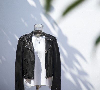 Heiße verkaufende kurze Frauen-schwarze lederne Biker-Jacke|Beliebter Entwurfs-Lederjacken-Hersteller