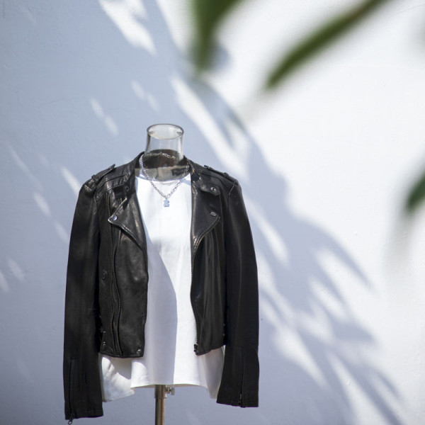 Giacca da motociclista in pelle nera da donna corta di vendita calda|Produttore di giacche in pelle dal design popolare