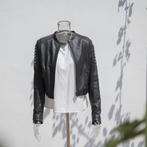 Giacca da motociclista in pelle nera da donna corta Fashional| Produttore di giacche in pelle di design di alta qualità