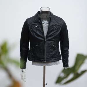 Beliebte schwarze Leder-Bikerjacke für Herren | Hochwertiger Biker-Jacken-Hersteller