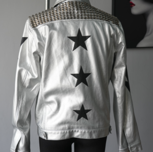 Chaqueta de motociclista de cuero sintético color plata personalizada para hombre