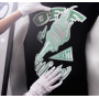 Chaqueta de cuero sintético con parches bordados y parches personalizados, estilo béisbol universitario.