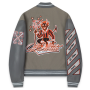 Chaqueta de cuero sintético con parches bordados y parches personalizados, estilo béisbol universitario.