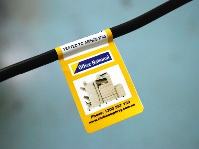 Etiquetas de prueba eléctrica de PVC | Etiquetas de prueba de electrodomésticos autoadhesivas hechas a medida | Litalock Manufacturing