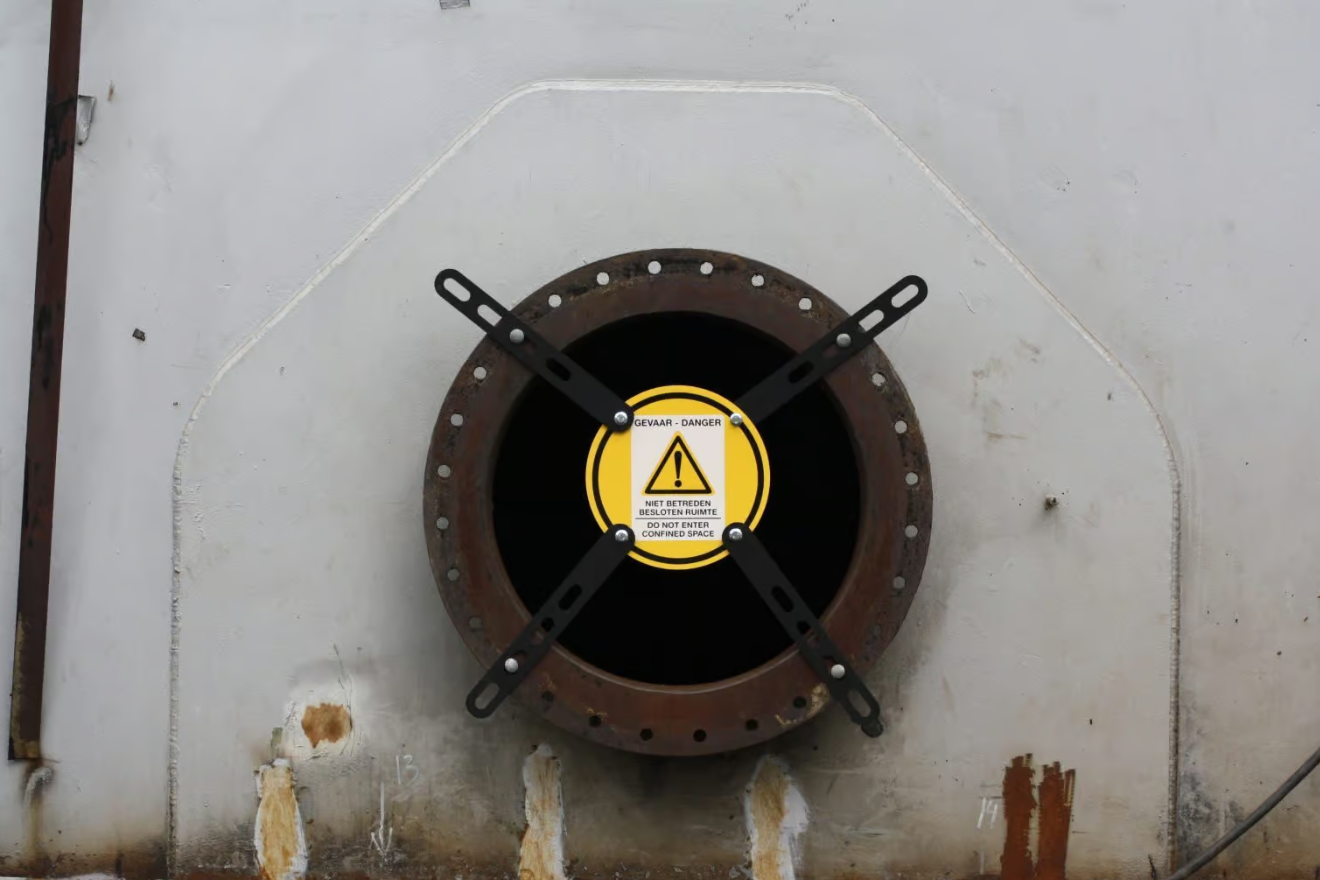 Confined Space Barrier (1)