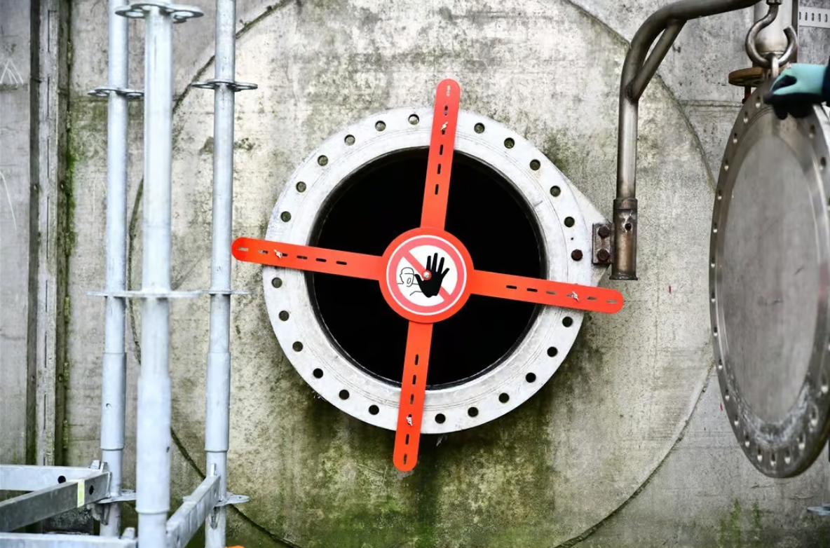 Corrosion Resistant Manhole Stopper