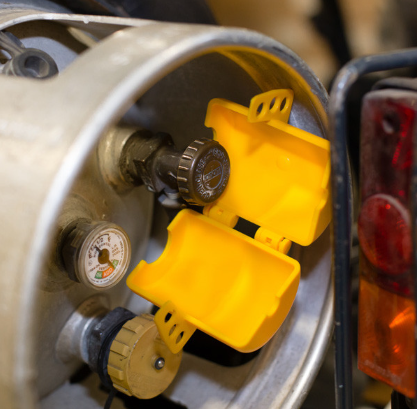 gas cylinder safety lock