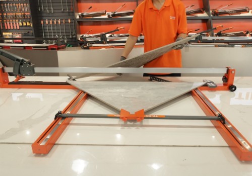 An Expert Guide on How to Use a Manual Tile Cutter