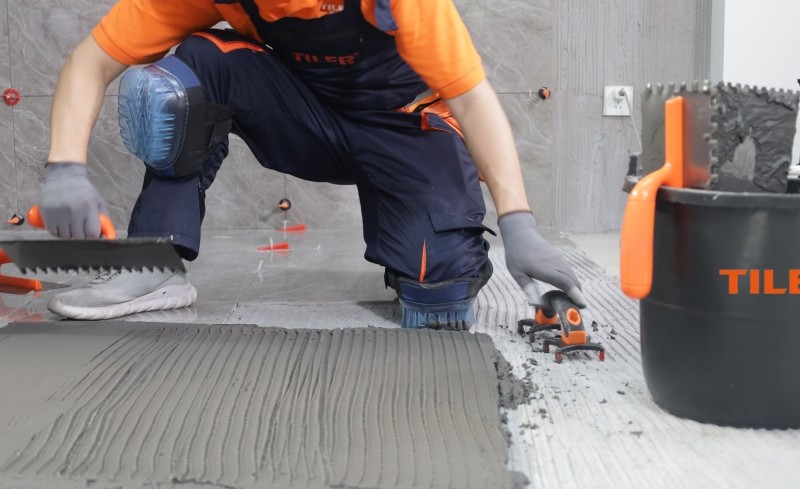 专业安装人员始终需要的 12 种瓷砖安装工具