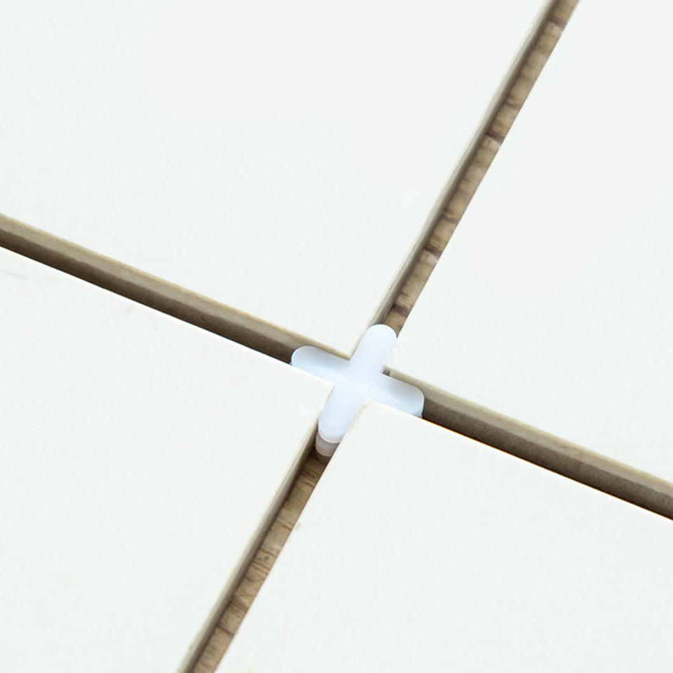 Diagram showing 4 spacers per tile calculation with corner placement illustration