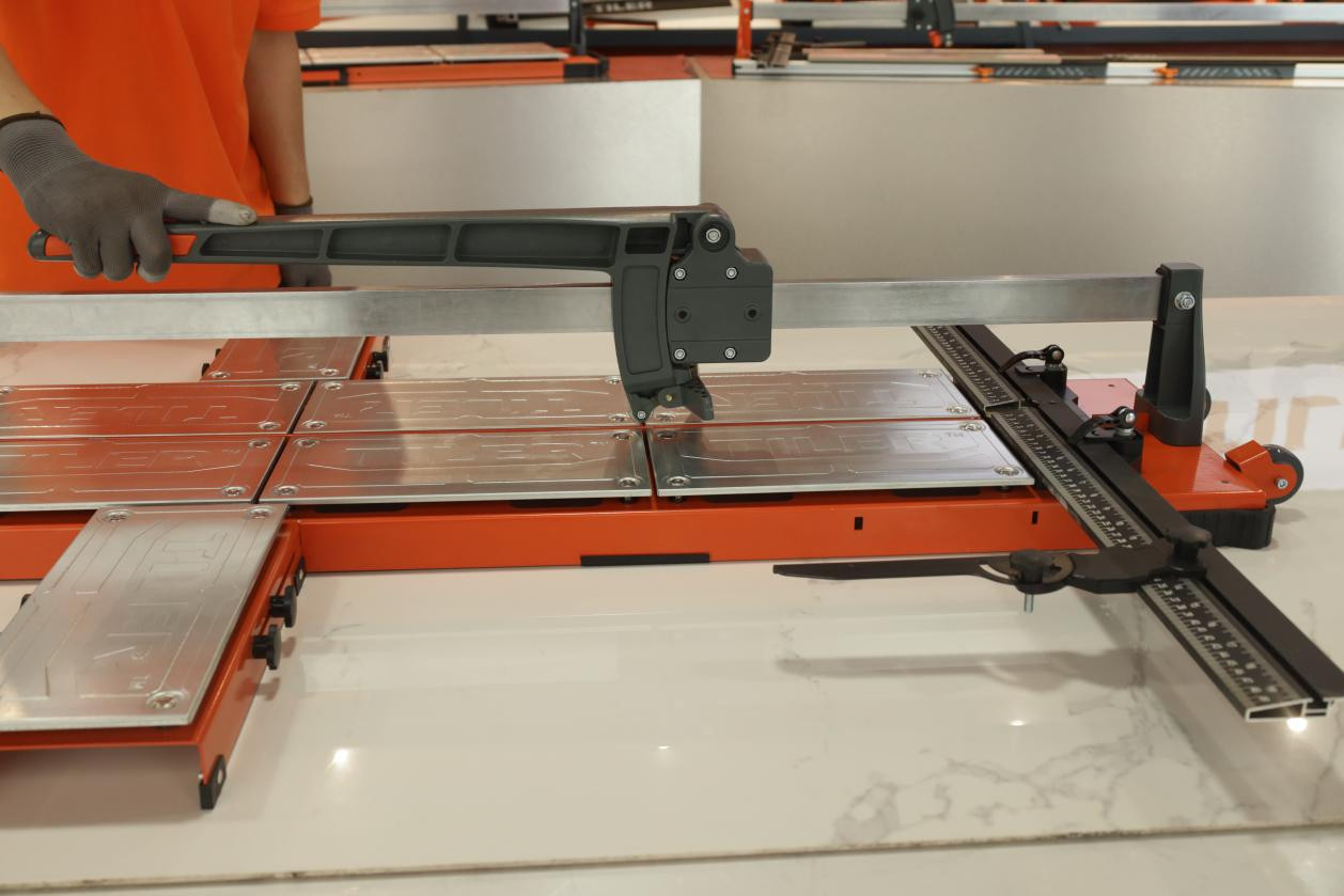Professional-Grade Performance: Manual Tile Cutter for Commercial Projects