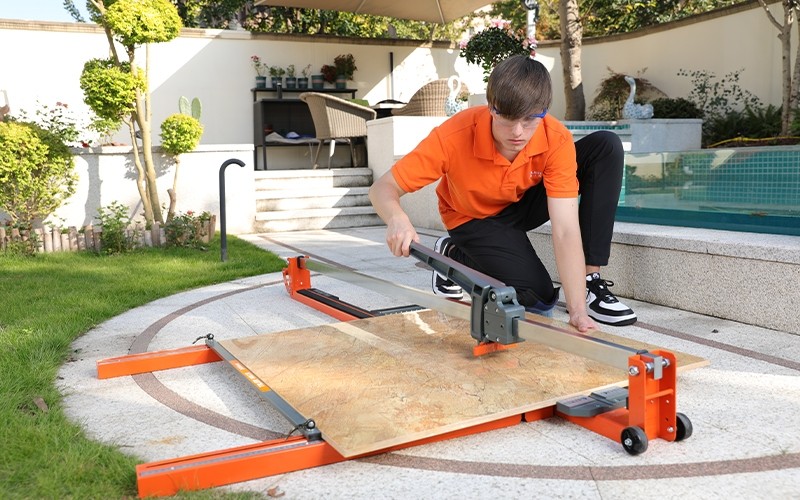 What Safety Measures Should Be Taken When Using a Manual Tile Cutter?