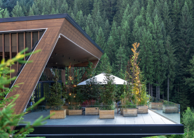 Premium outdoor landscaping with thick-format porcelain paving