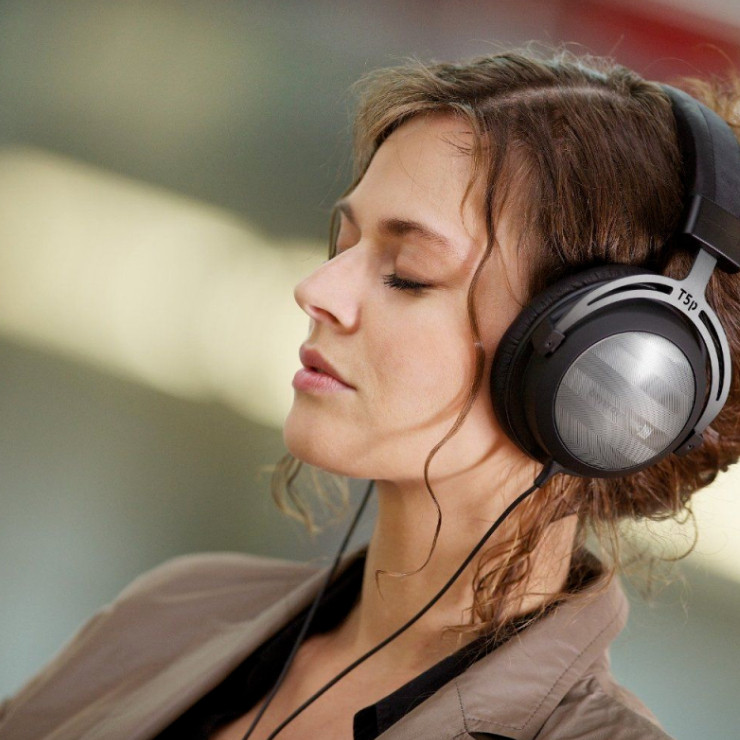 Headphones Buying Guide: What Features to Consider