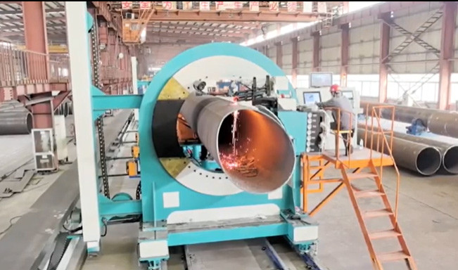 How is the metal tube(2.8M) of Asia's largest diameter cut?