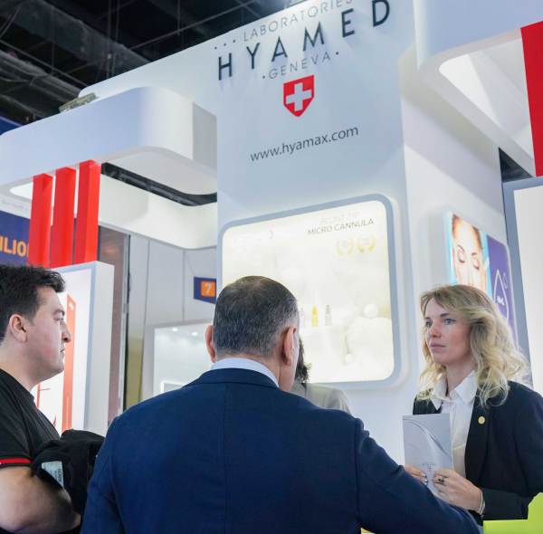 Hyamed brilha intensamente na exposição Dubai Derma 2024