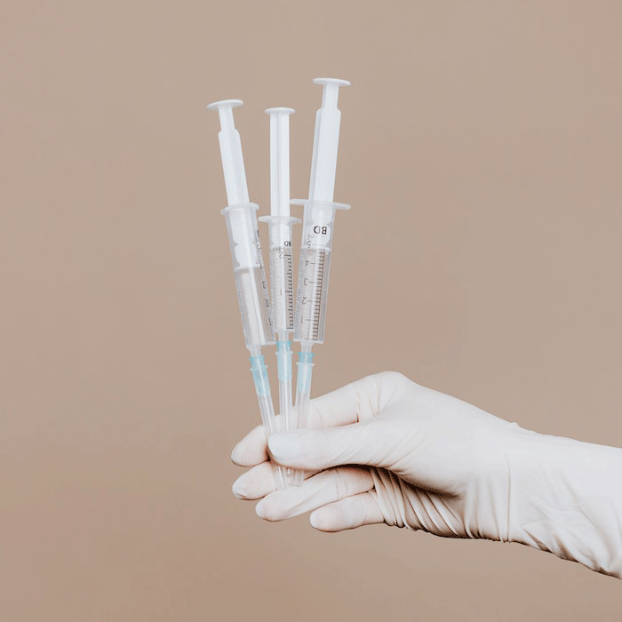 Qu'est-ce que le comblement dermique à l'acide hyaluronique ?