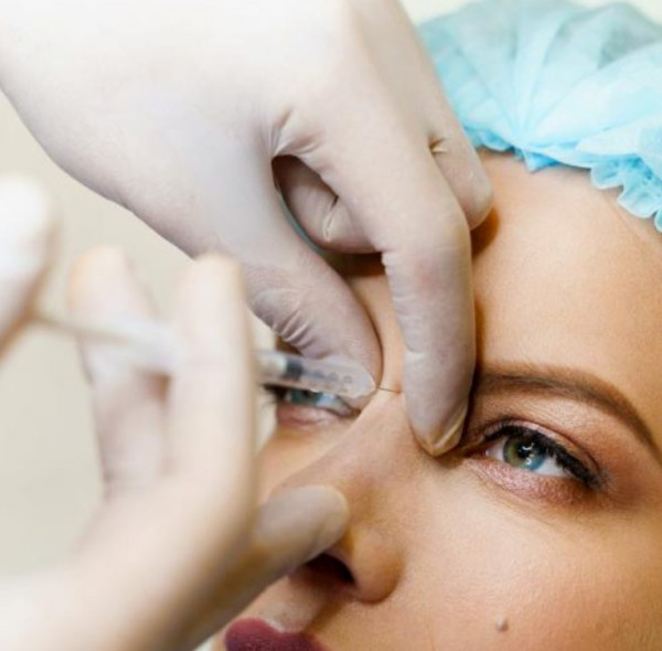 Quebrando barreiras: o papel da lidocaína na expansão da gama de preenchimentos dérmicos de ácido hialurônico