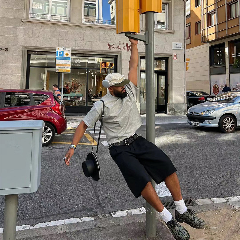 The Art of Mixing and Matching: Creative Rules for Street Wear!