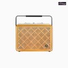 Altavoz de aspecto retro con malla de latón y cuero blanco