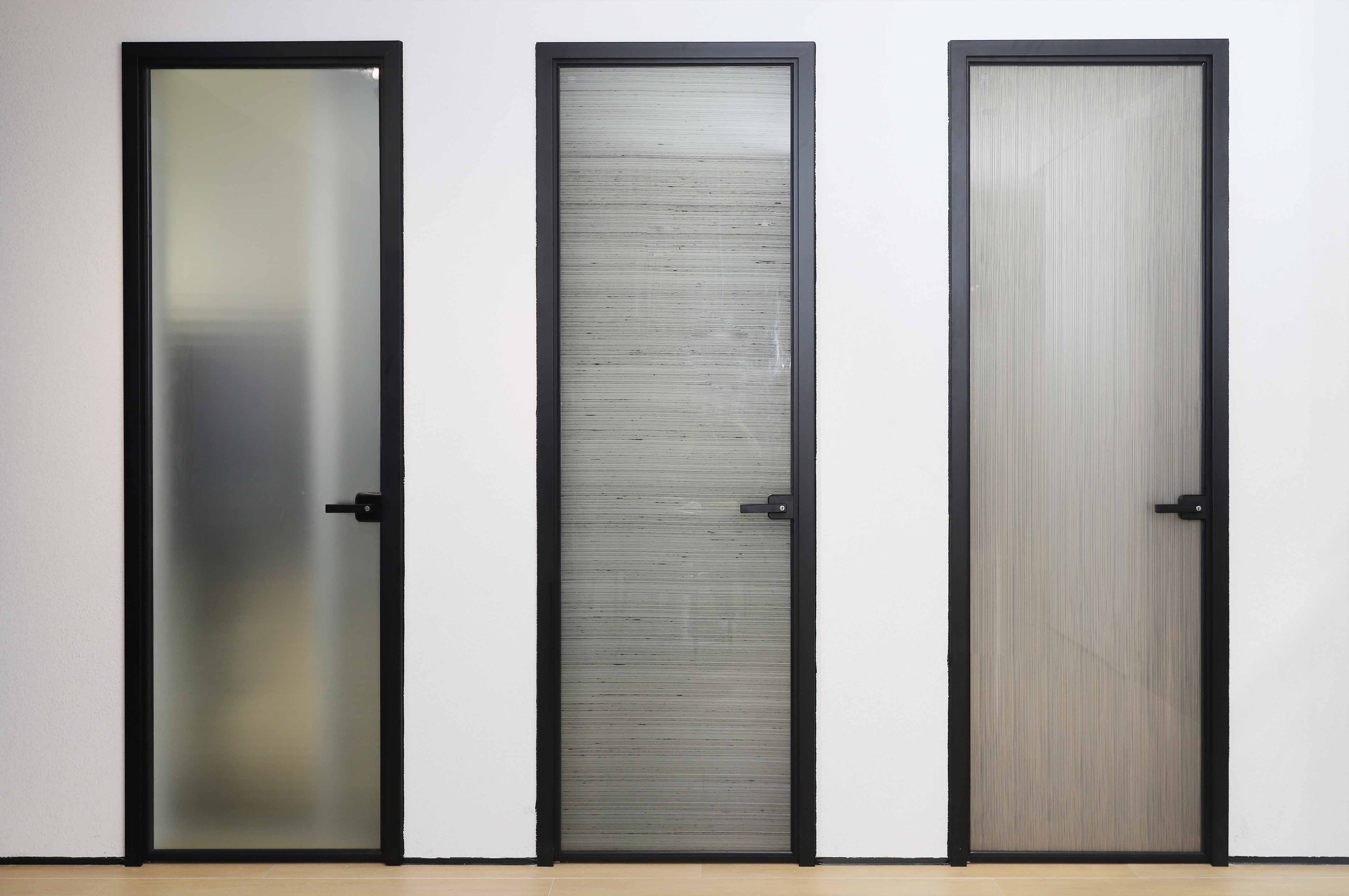 What are the benefits of aluminum casement doors and how many customization options do I have?